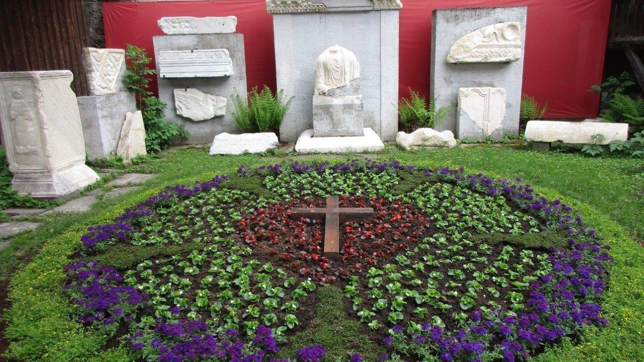 Lutherwappen als Blumenbeet (foto: eak)